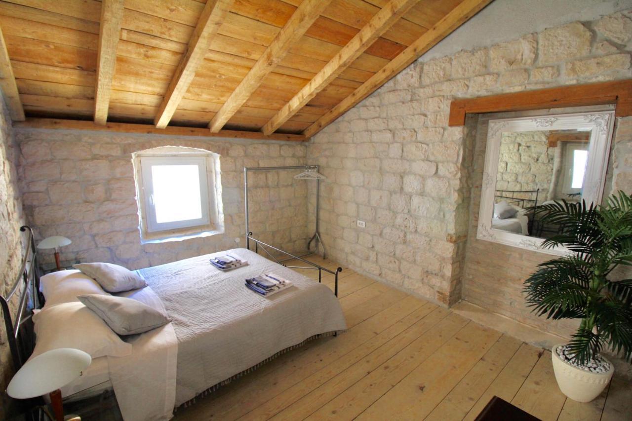 Town House In The Centre Of Historic Trogir Villa Bagian luar foto